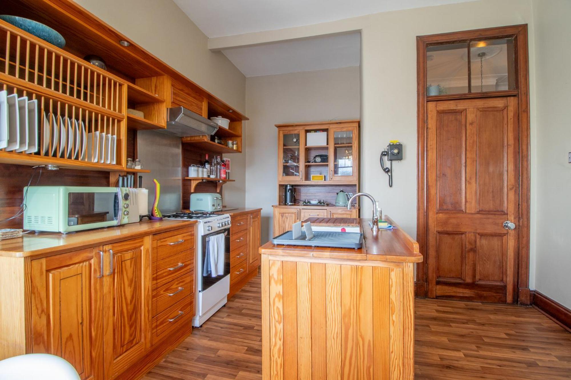 Pass The Keys Beautiful, Traditional 2 Bed Flat W Free Parking Глазгоу Екстериор снимка