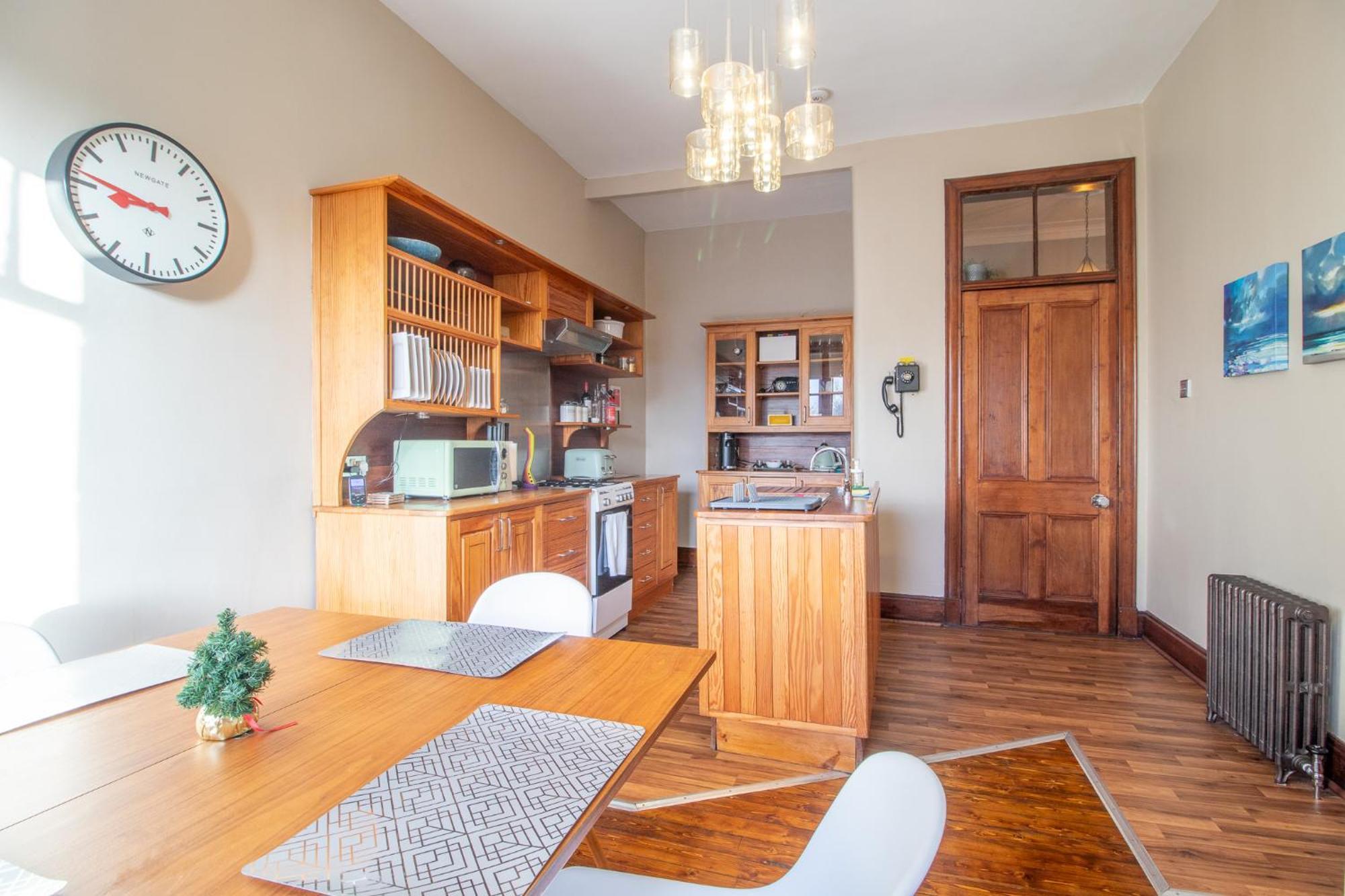 Pass The Keys Beautiful, Traditional 2 Bed Flat W Free Parking Глазгоу Екстериор снимка