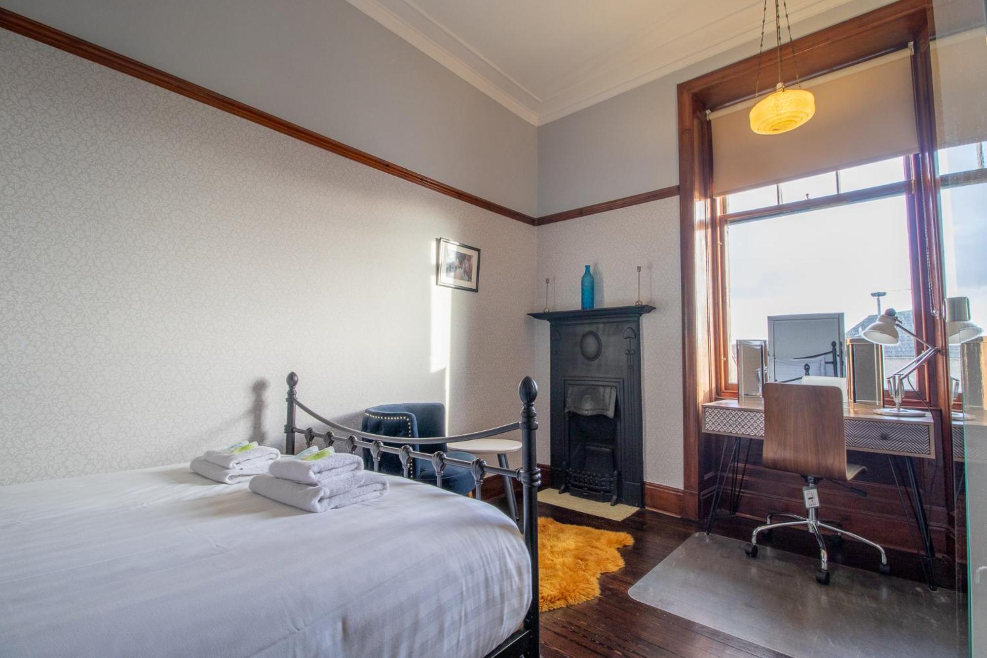 Pass The Keys Beautiful, Traditional 2 Bed Flat W Free Parking Глазгоу Екстериор снимка