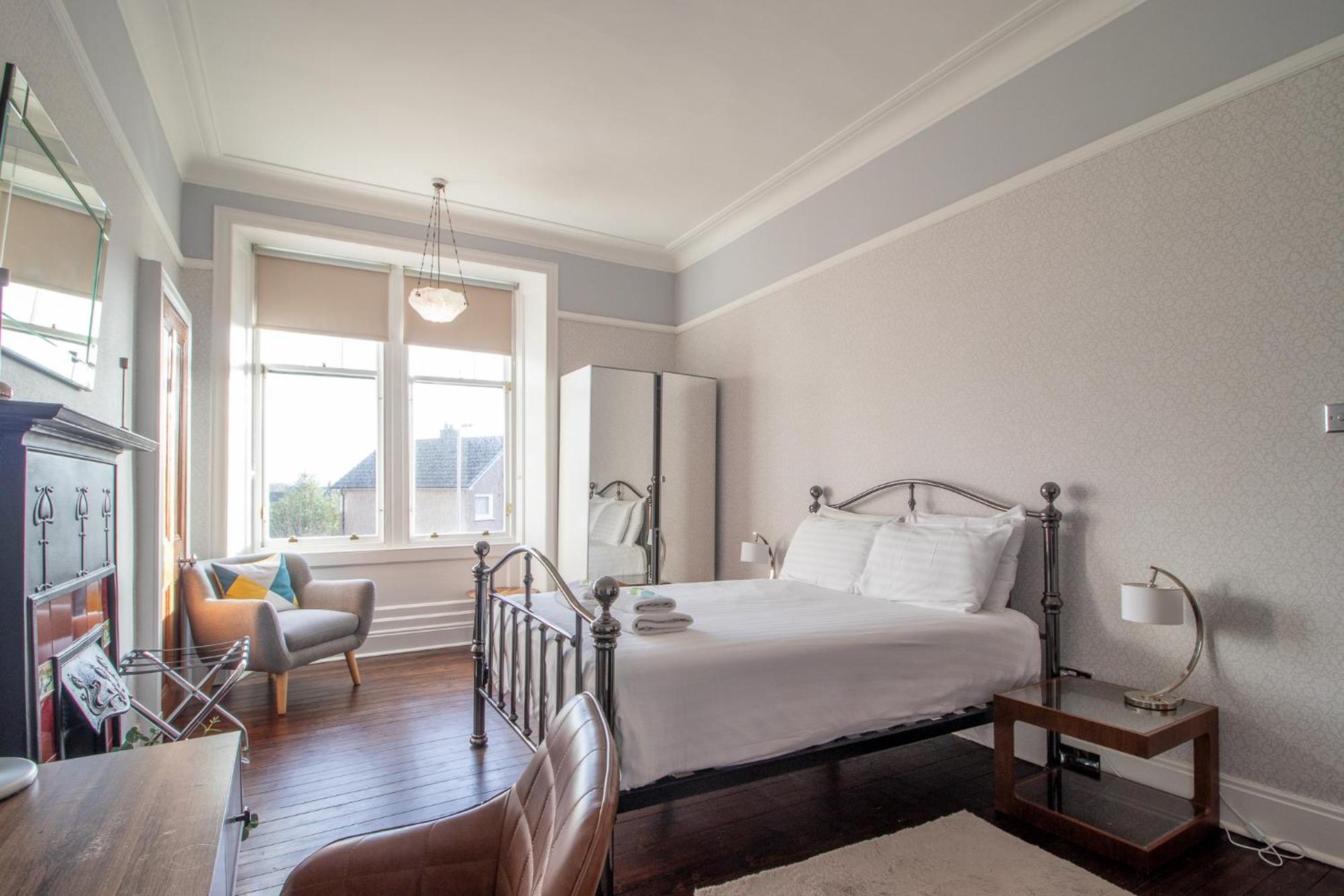 Pass The Keys Beautiful, Traditional 2 Bed Flat W Free Parking Глазгоу Екстериор снимка