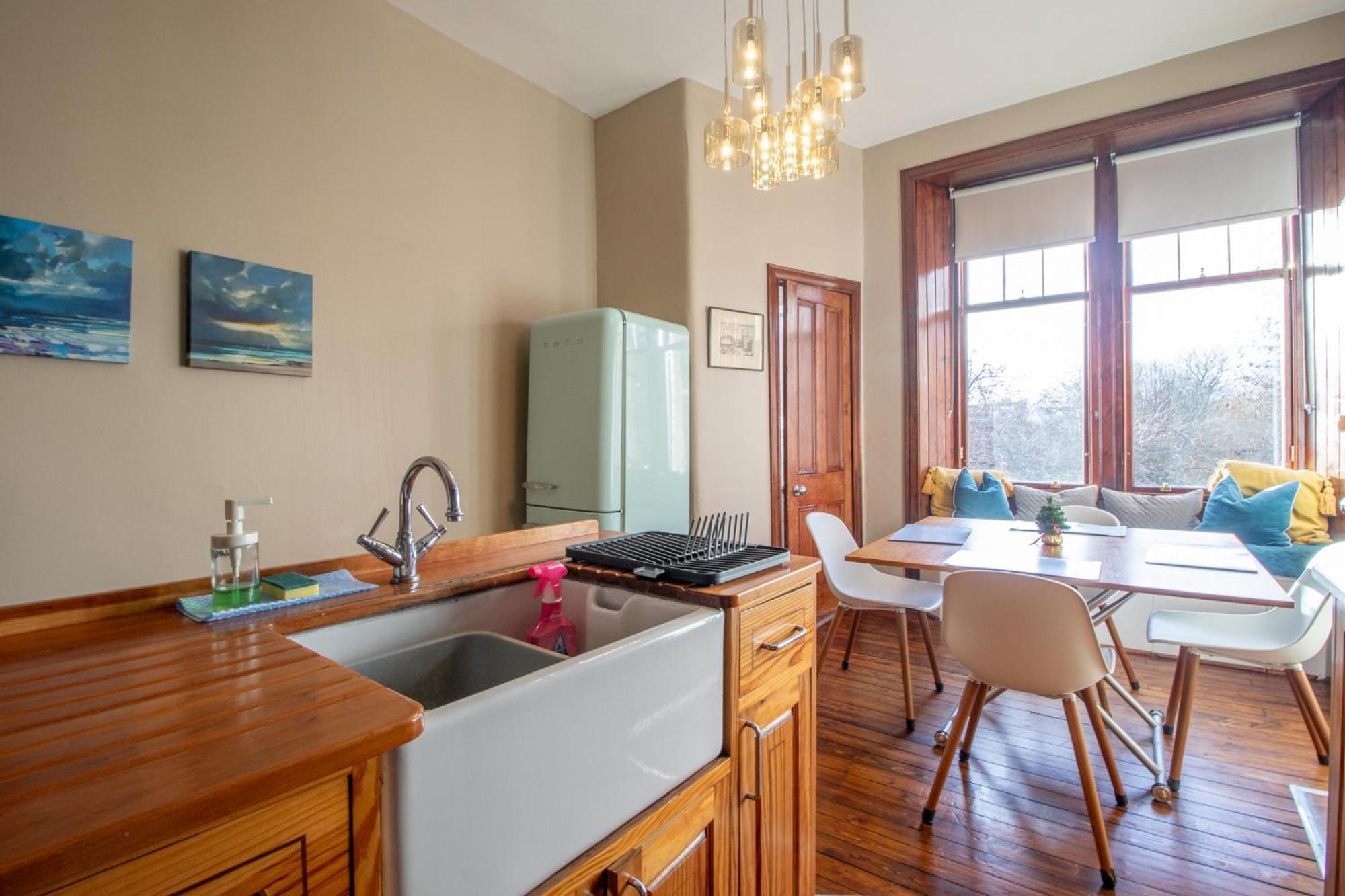 Pass The Keys Beautiful, Traditional 2 Bed Flat W Free Parking Глазгоу Екстериор снимка